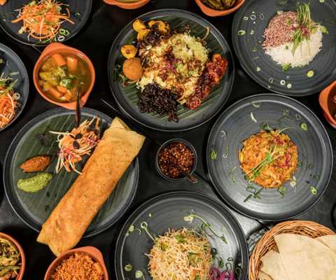 Rijst, curry en heel veel bijgerechten